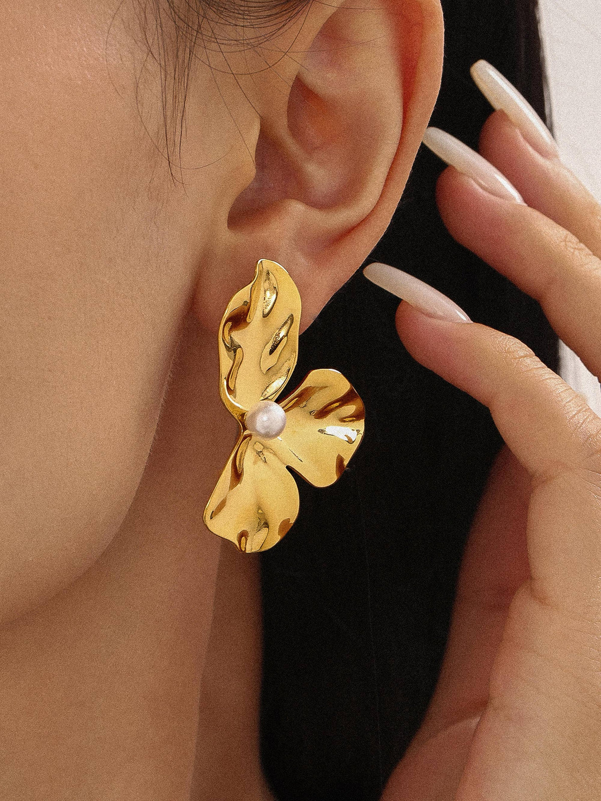 Vintessa 18K Gold Non-Tarnish Flower Shell Pearl Earrings